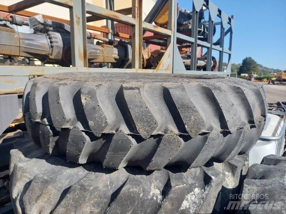 CAT M320F Pásy, reťaze a podvozok