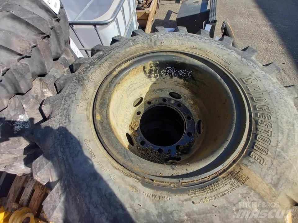 CAT M320F Pásy, reťaze a podvozok