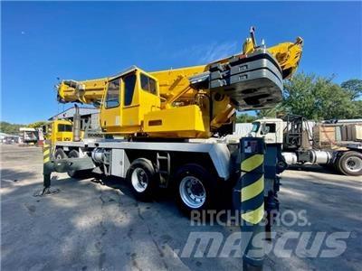 Grove TMS900E Univerzálne terénne žeriavy