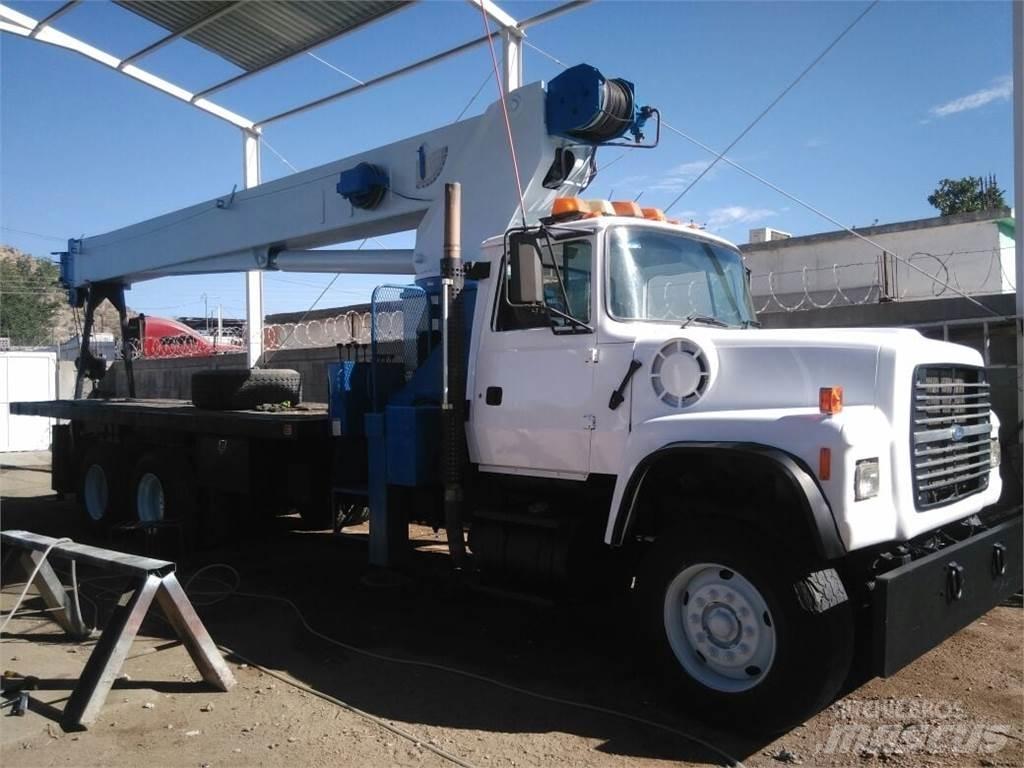Manitex 30100 Autožeriavy, hydraulické ruky