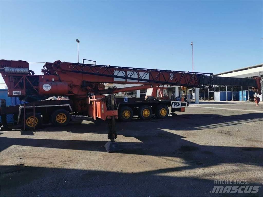 P&H Alpha 100 Univerzálne terénne žeriavy