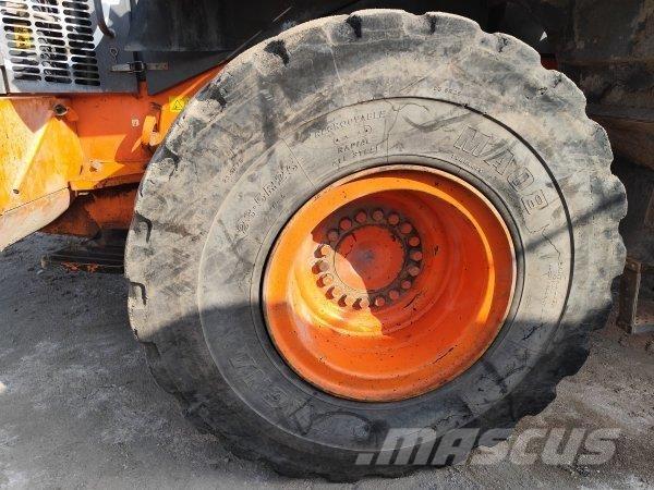 Hitachi ZW 220 Kolesové nakladače
