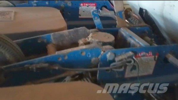  _JINÉ USA) Kinze - 3000 Traktory