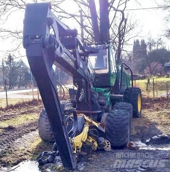 John Deere 1270 E 6W Stínacie harvestory
