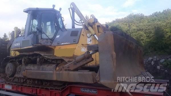 Komatsu D65 EX-12 Pásové dozéry
