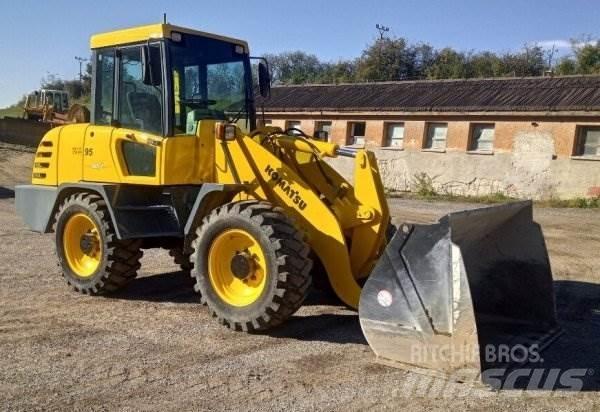 Komatsu WA 95 Kolesové nakladače