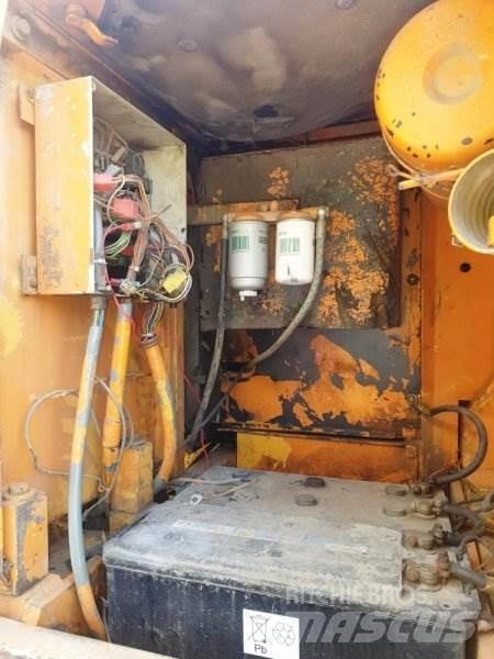 Liebherr R900 B Pásové rýpadlá