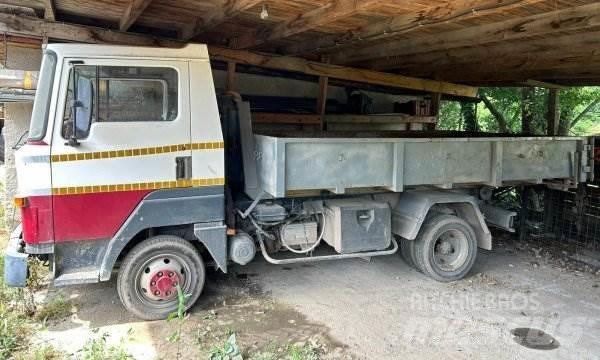 Nissan L351 Hákový nosič kontajnerov