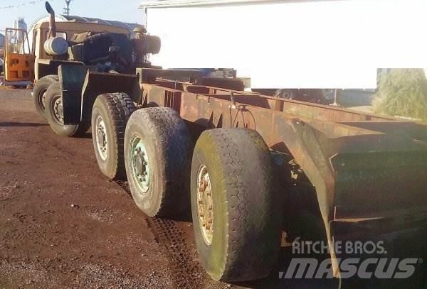 Tatra 815 Plošinové nákladné automobily/nákladné automobily so sklápacími bočnicami