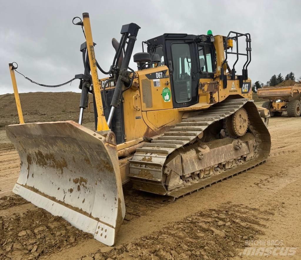 CAT D 6 T LGP Pásové dozéry