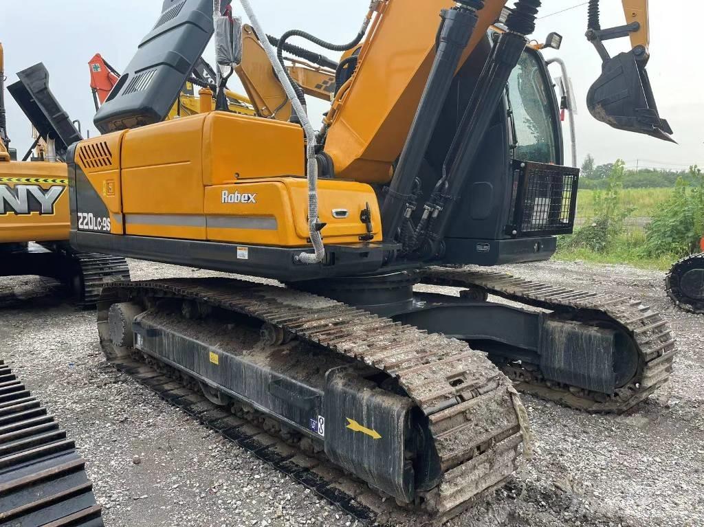 Hyundai R220 Pásové rýpadlá