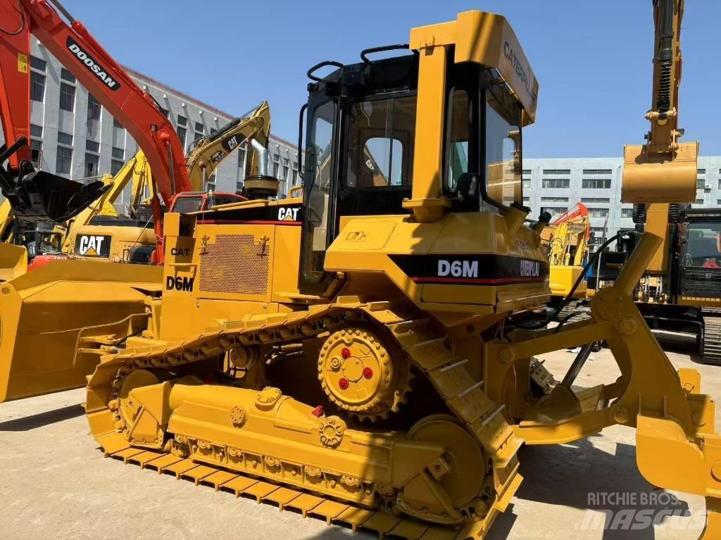 CAT D 6 M XL Pásové dozéry