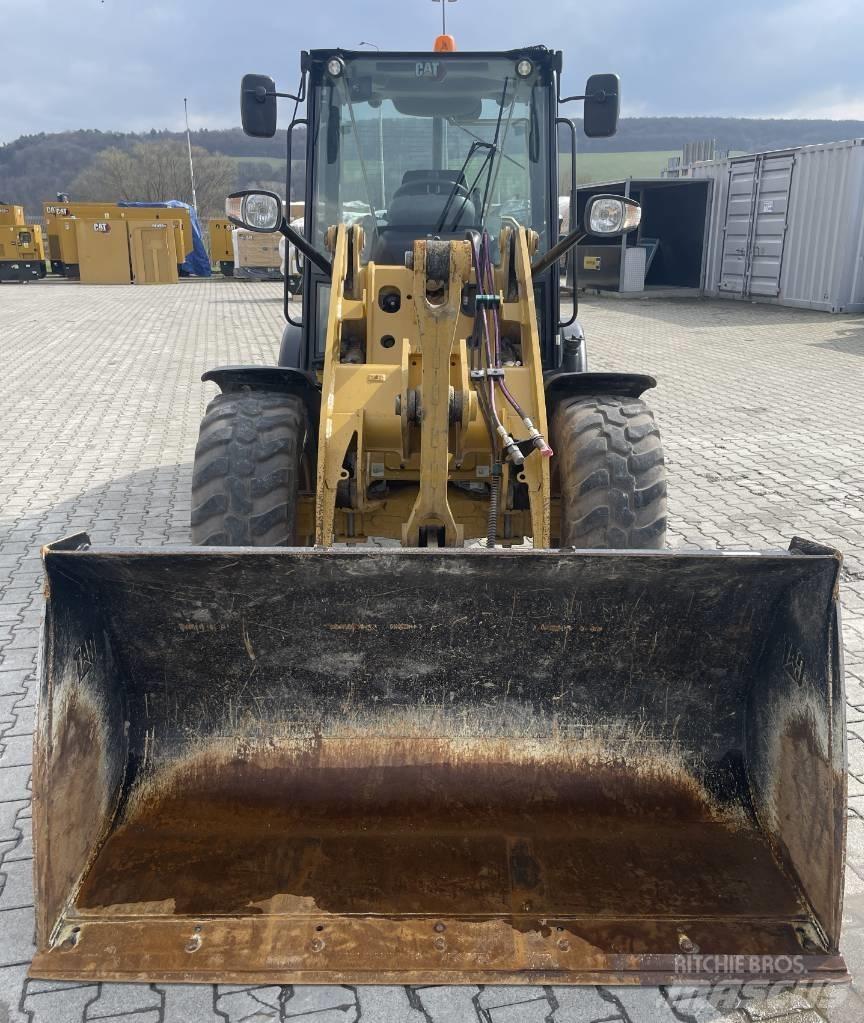 CAT 906 M Kolesové nakladače