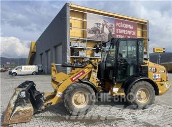 CAT 906 M Kolesové nakladače