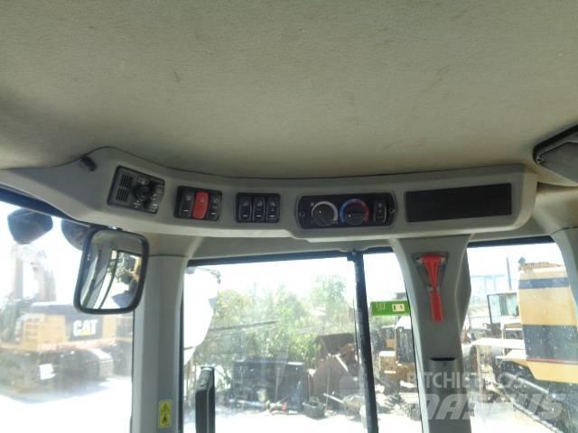 CAT 930M Kolesové nakladače