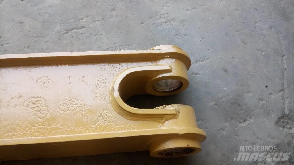 CAT 245 Podvozky a zavesenie kolies