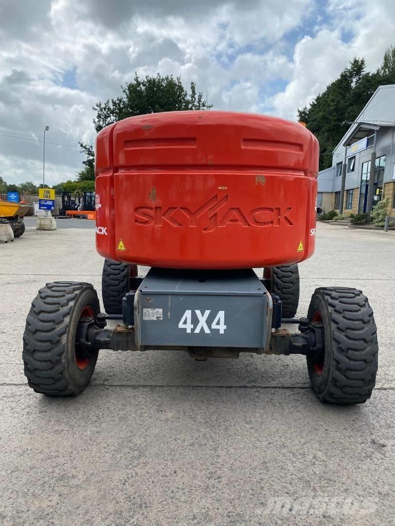 SkyJack SJ 46 AJ Kĺbové plošiny