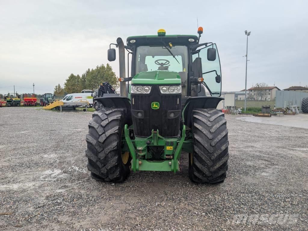 John Deere 7230 R Traktory