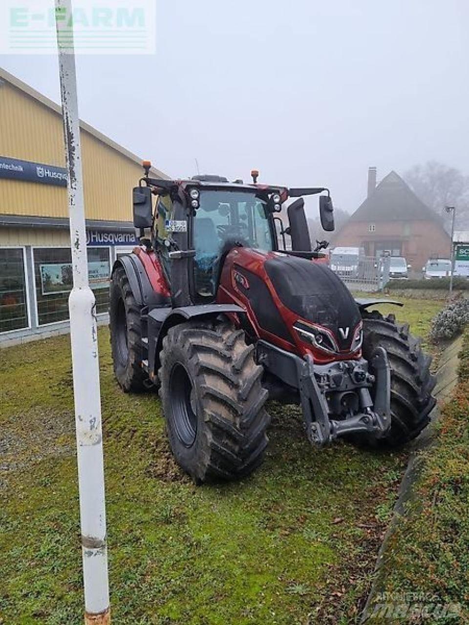 Valtra q 265 Traktory