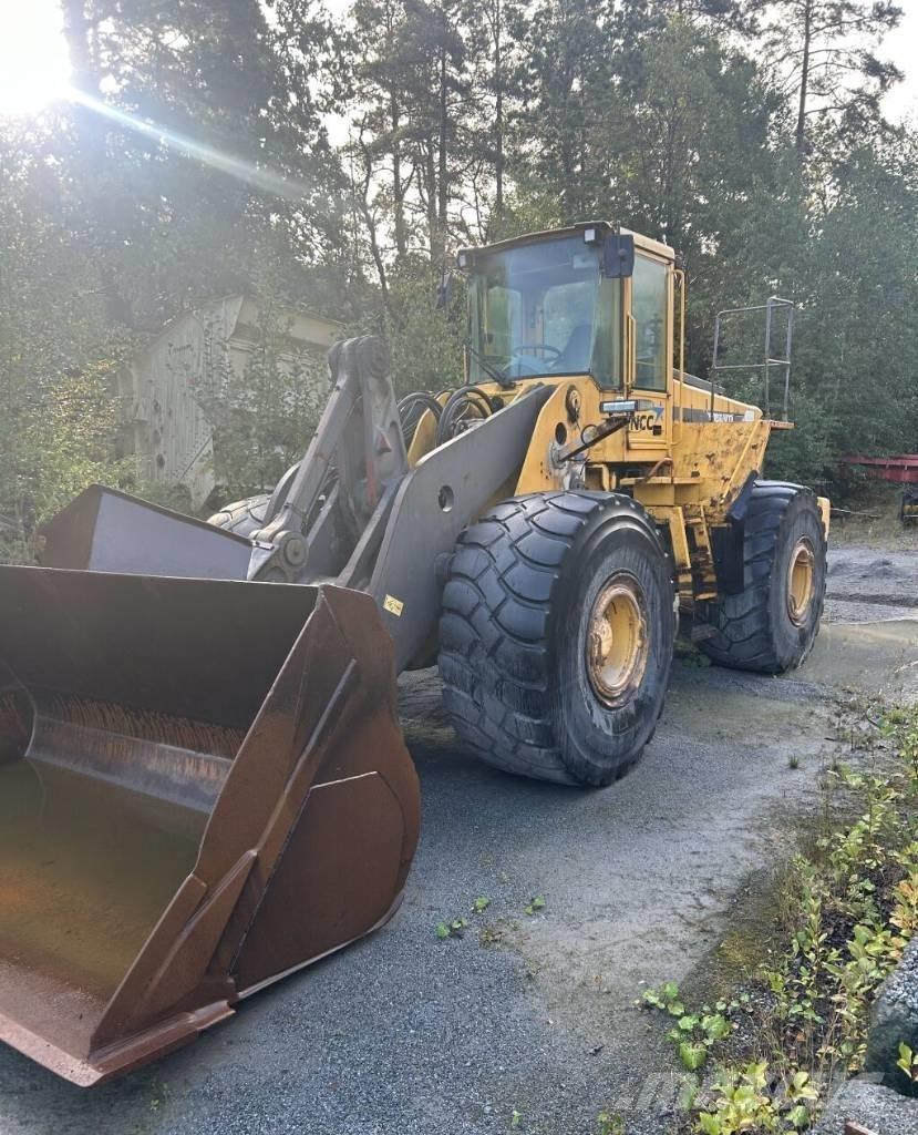 Volvo L 220 D Kolesové nakladače