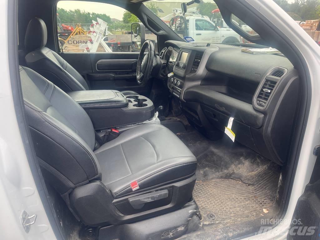 RAM 5500 Plošinové nákladné automobily/nákladné automobily so sklápacími bočnicami