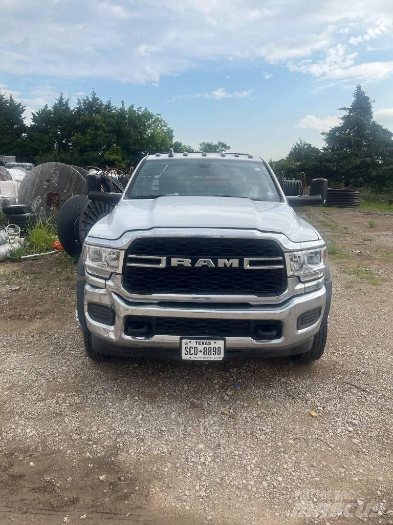 RAM 5500 Plošinové nákladné automobily/nákladné automobily so sklápacími bočnicami