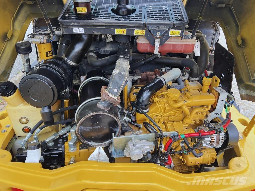 CAT 906 M     2016 Kolesové nakladače