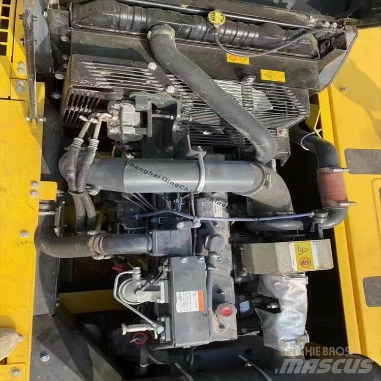 Komatsu 350 Pásové rýpadlá
