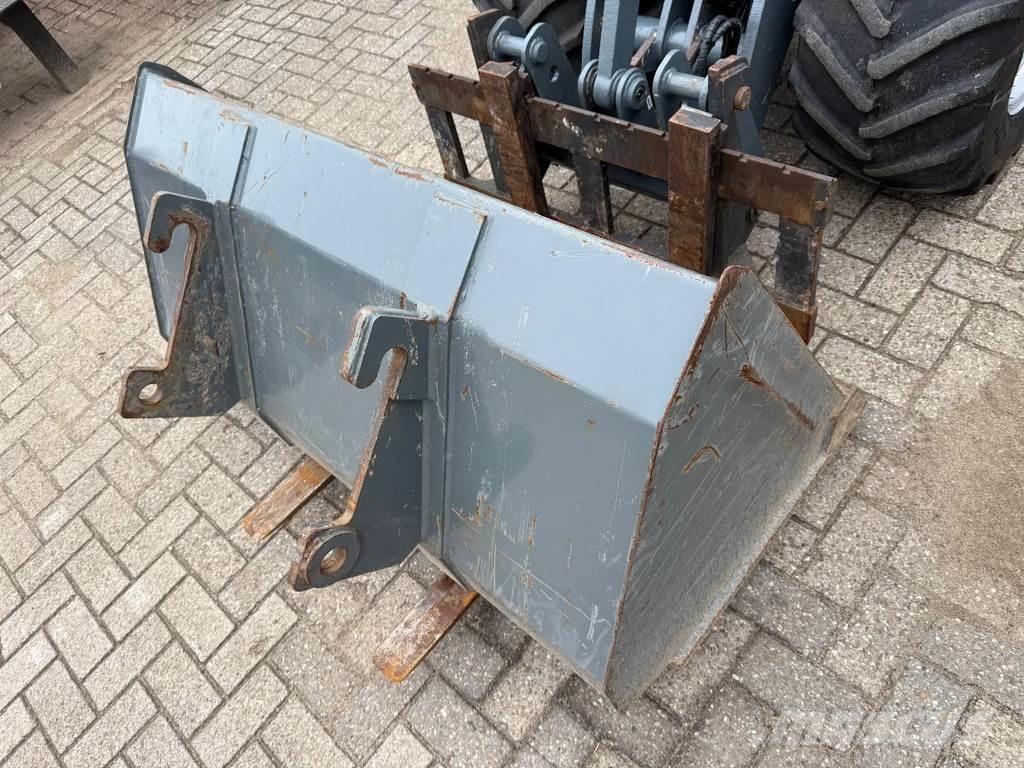 GiANT G2700 Kolesové nakladače