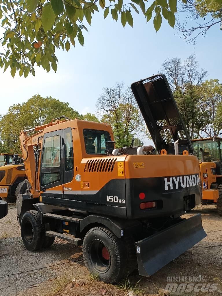 Hyundai 150W-9 Pásové rýpadlá