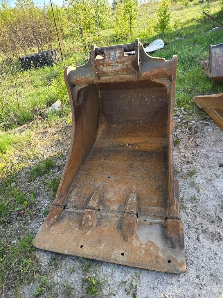CAT 318 Kolesové rýpadlá