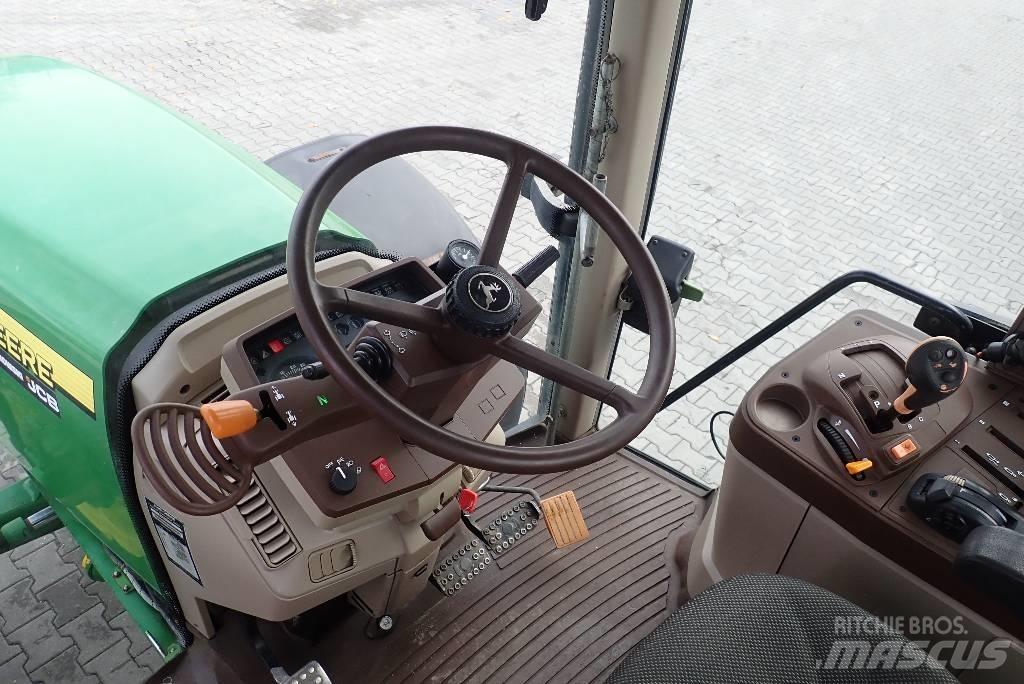 John Deere 6820 Traktory