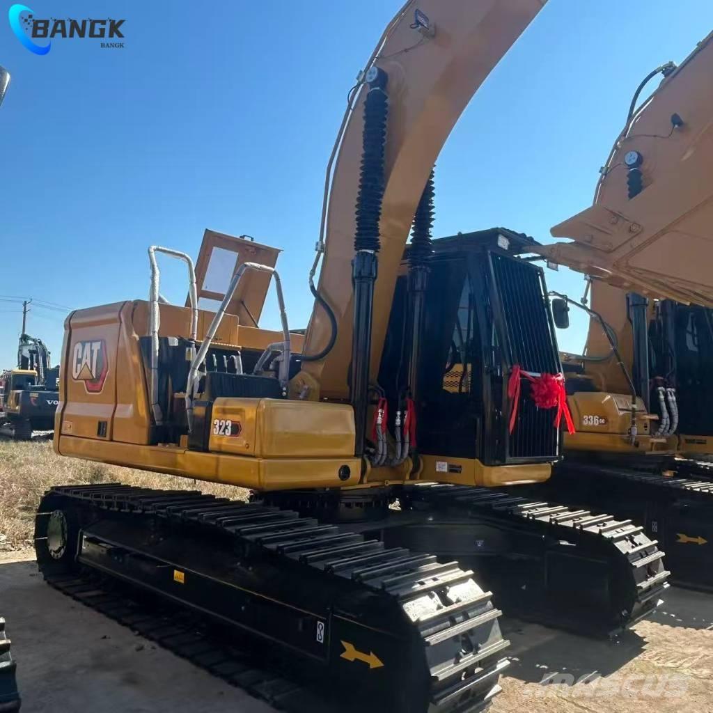 CAT 323 Pásové rýpadlá