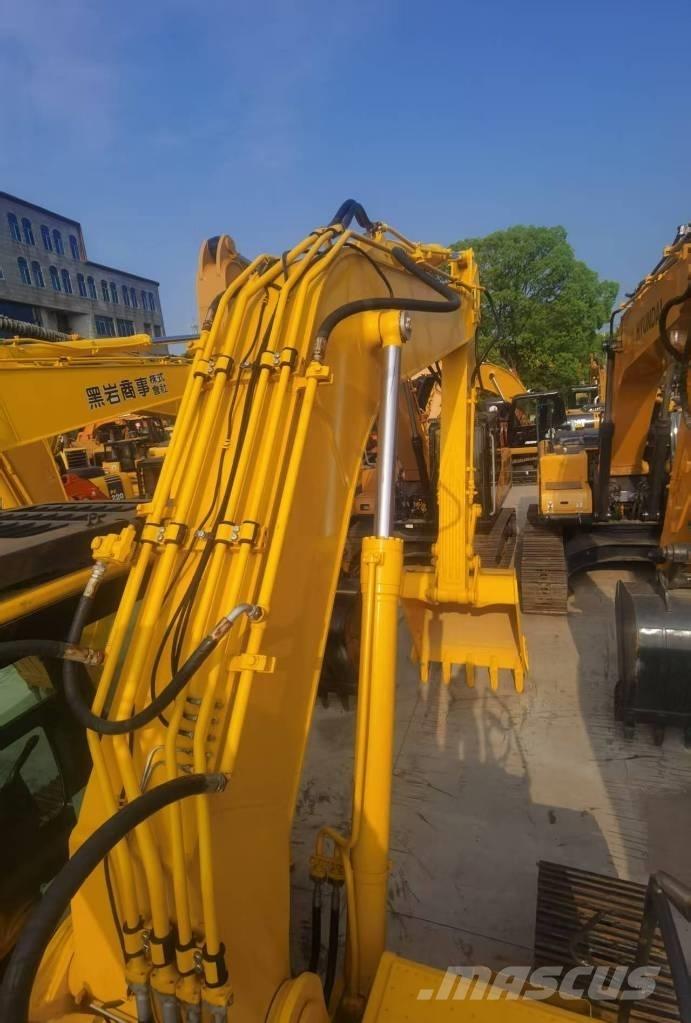 Komatsu PC 220-8 Pásové rýpadlá