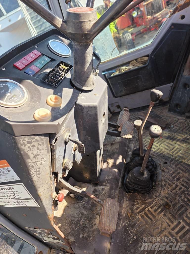 Massey Ferguson 690 Traktory