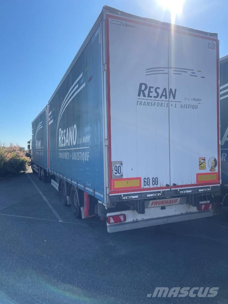 Renault T440 Nákladné vozidlá s bočnou zhrnovacou plachtou