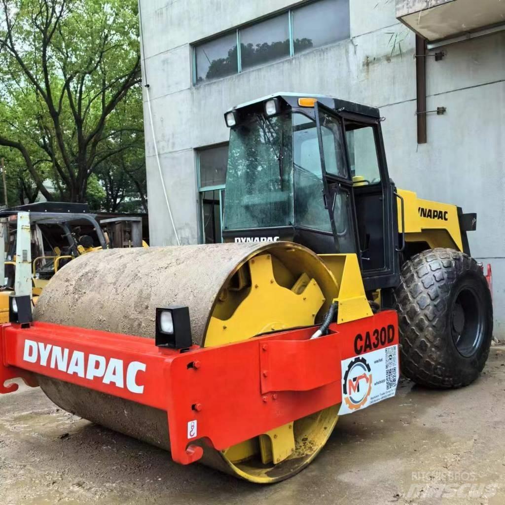 Dynapac CA30D Ťahačové valce