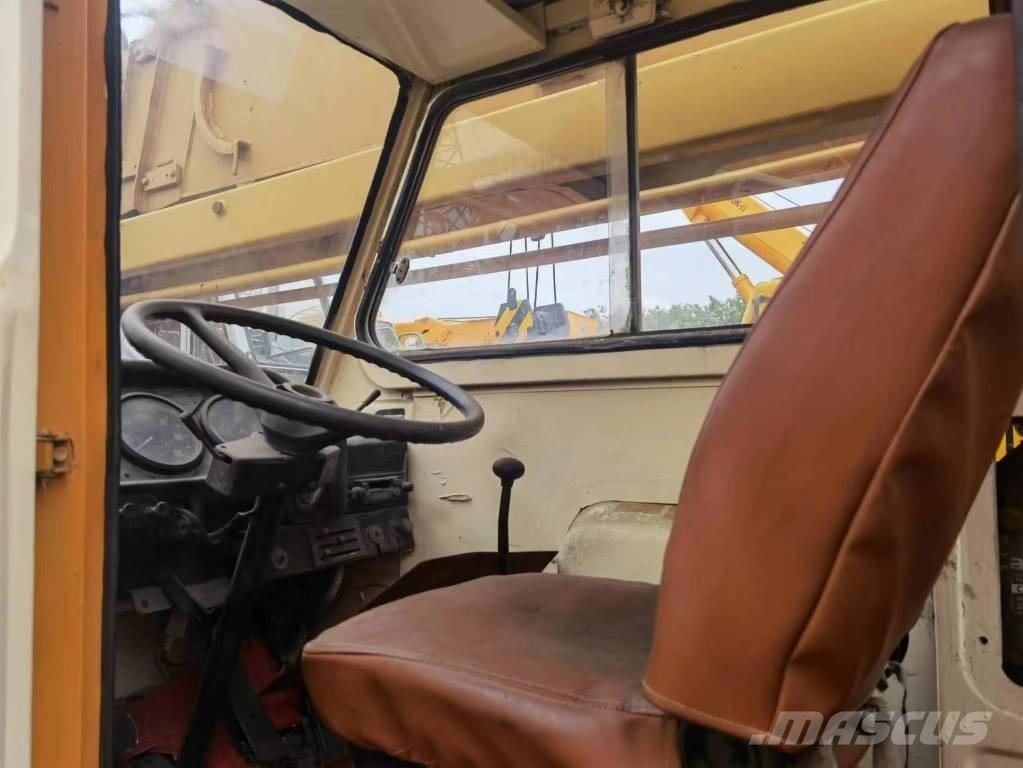 Kato 250 Univerzálne terénne žeriavy