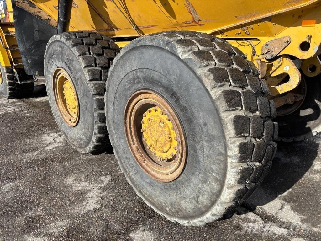 CAT 730 C2 (Tailgate) Kĺbové nákladné autá