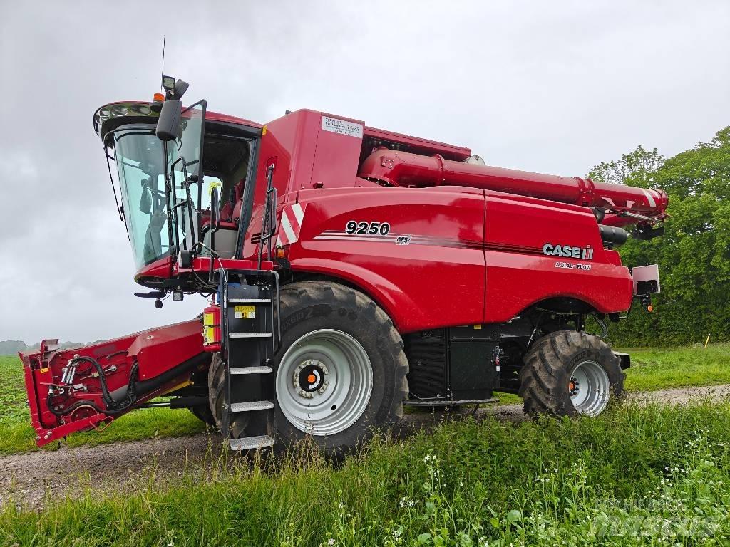 Case IH 9250 Kombinované zberacie stroje