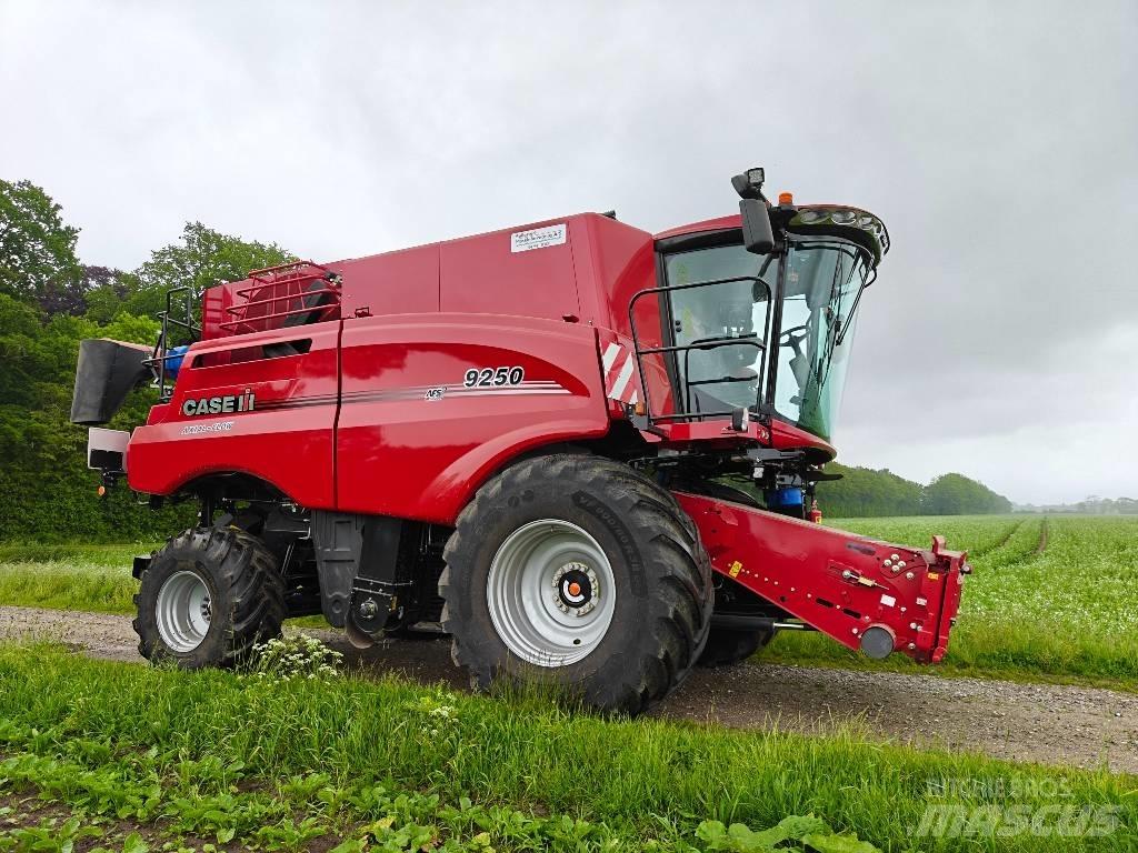 Case IH 9250 Kombinované zberacie stroje