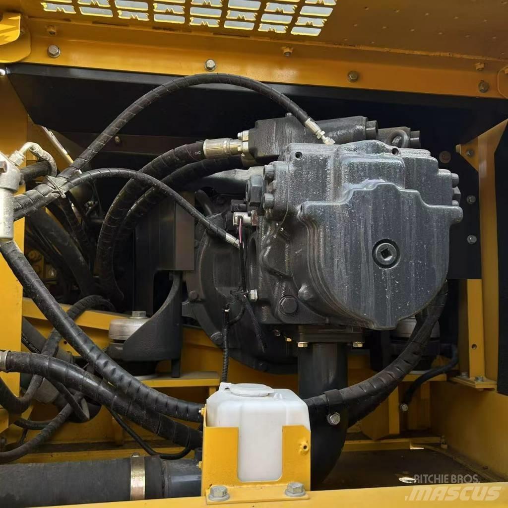 Komatsu 450 Pásové rýpadlá