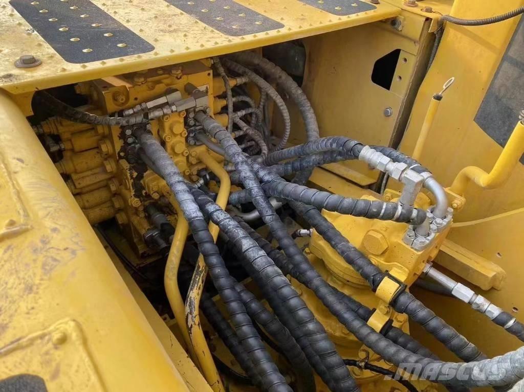 Komatsu pc 220 Pásové rýpadlá