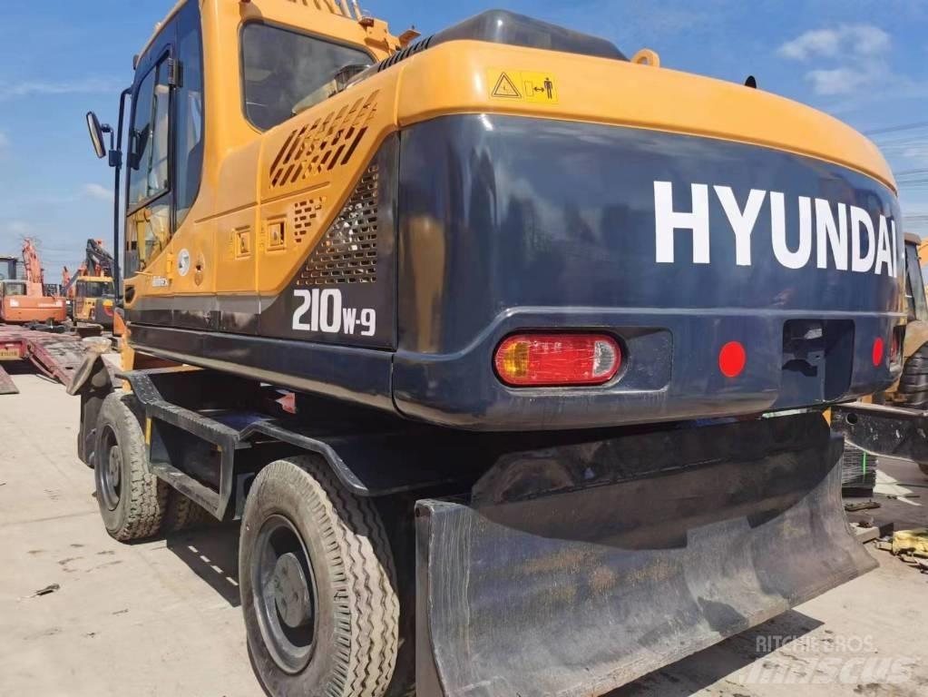 Hyundai R210W-9 Kolesové rýpadlá
