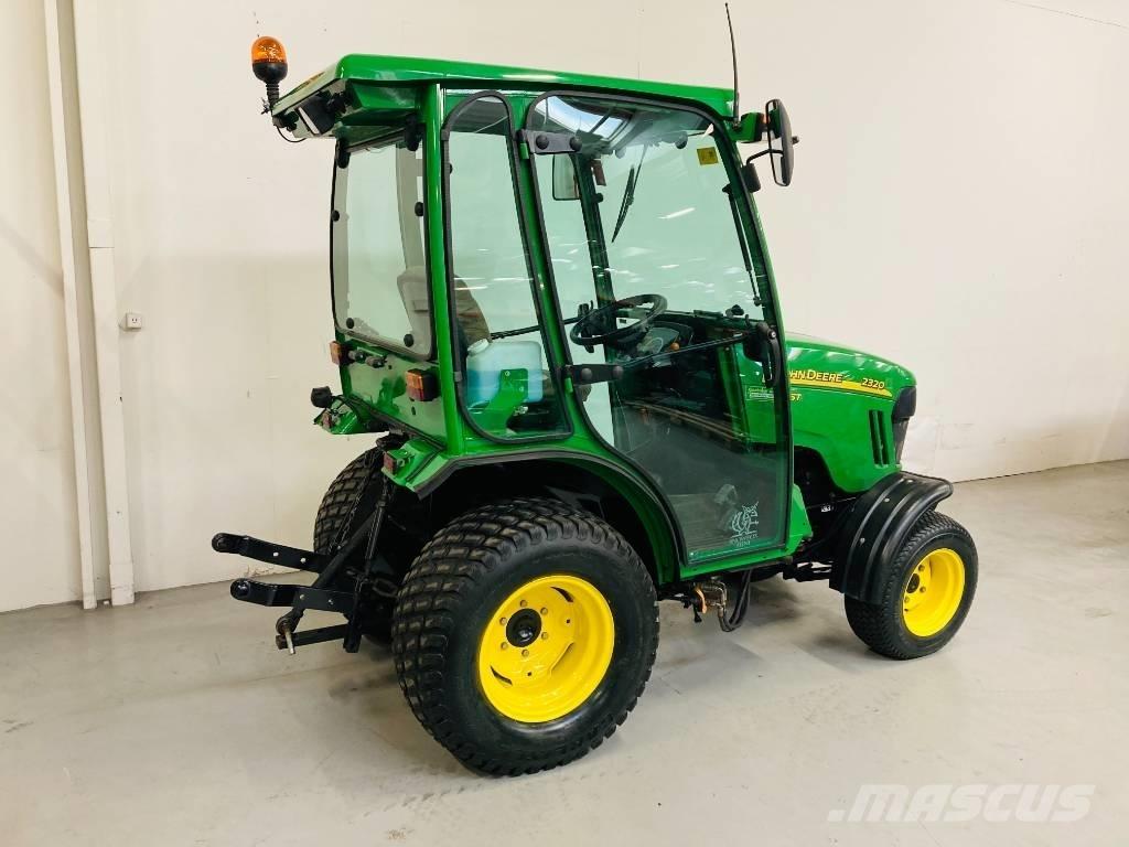 John Deere 2320 Kompaktné traktory