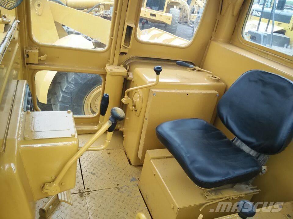 CAT D 7 G Pásové dozéry