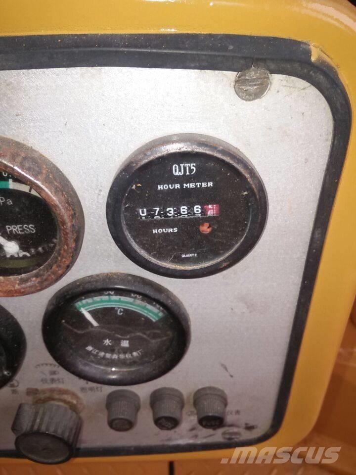 CAT D 7 G Pásové dozéry