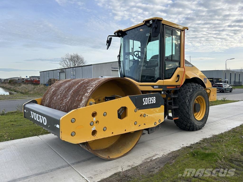 Volvo SD135B Ťahačové valce