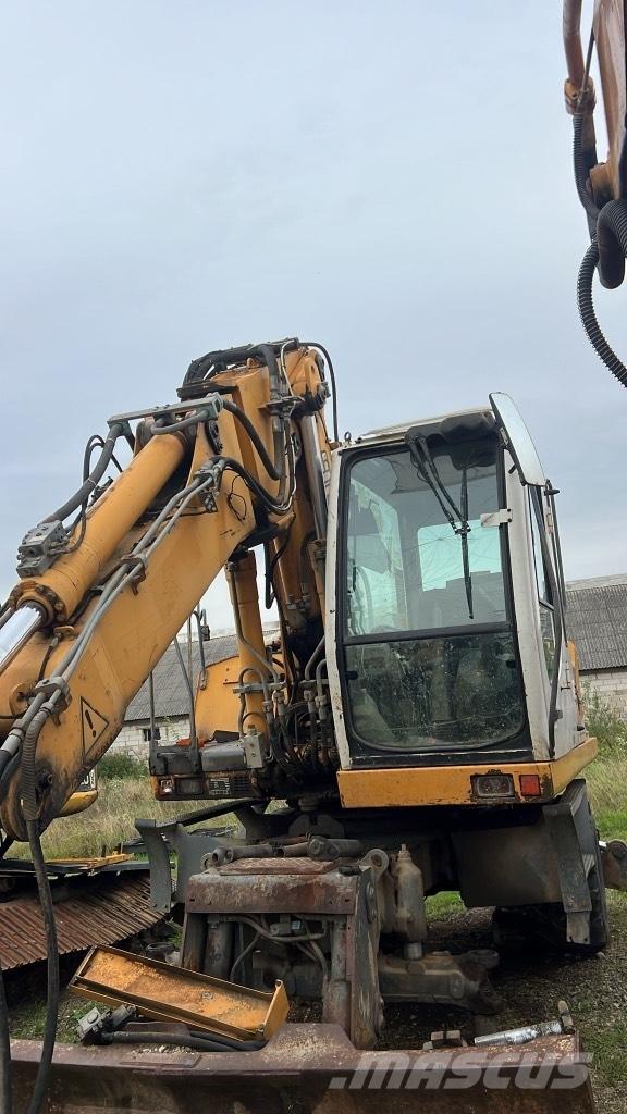 Liebherr A 900 C Výložníky a lyžice