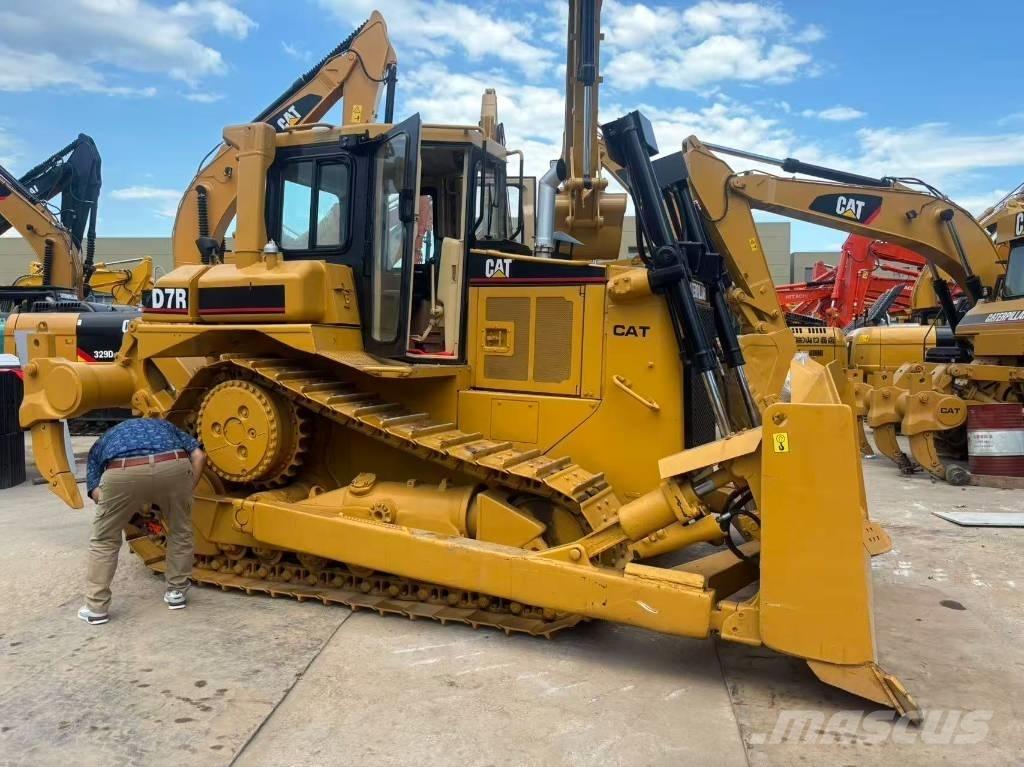 CAT D 7 R Pásové dozéry